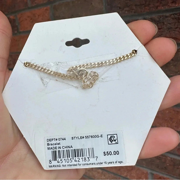 Gold Chain E Initial Bracelet - Picture 4 of 4